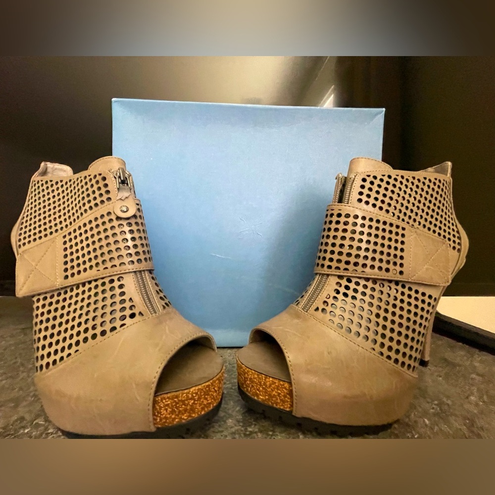 Simply Vera- Vera Wang Booties with open toe